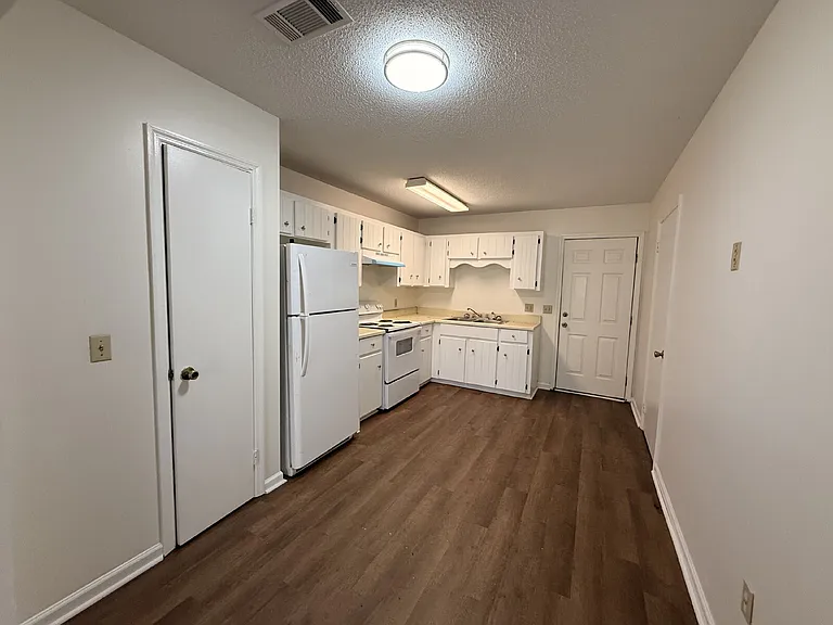1460 Sunset Blvd #7 — Photo 3