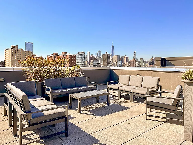 310 E 2nd St #3D — Photo 17