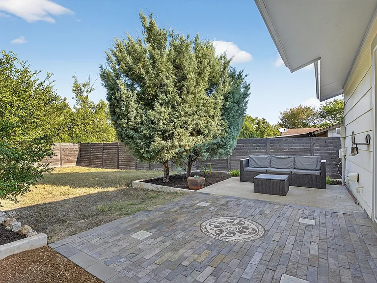 5706 Breezewood Dr — Photo 16