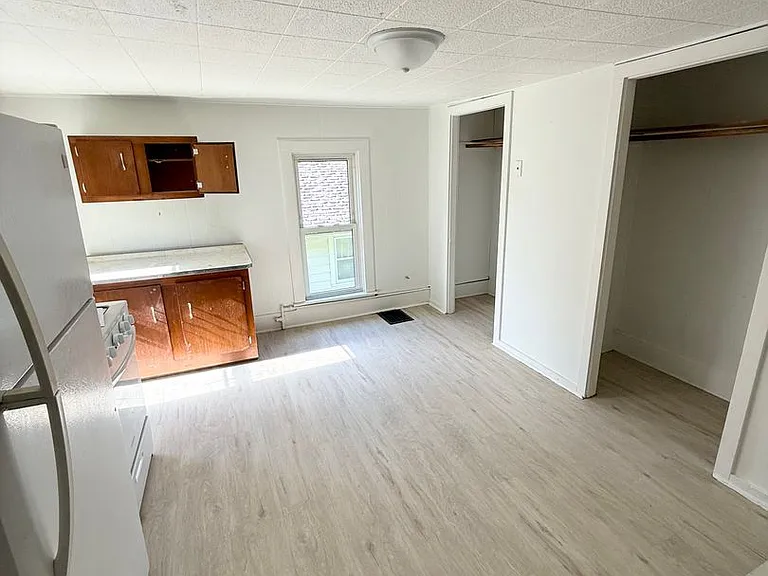 2200 Rebecca St — Photo 9