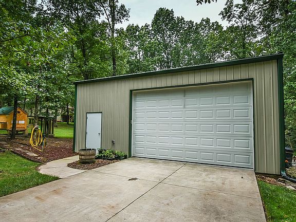 3rd image of 137 Kadie Dr
