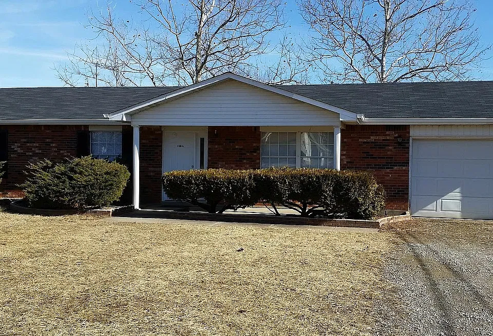 104 Meadowlake Dr