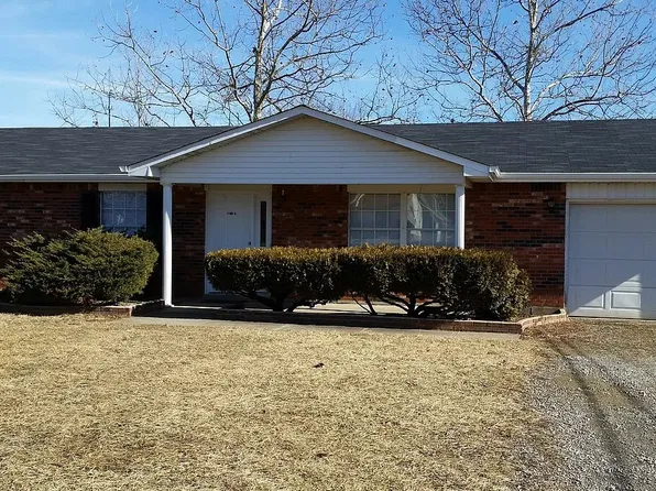 104 Meadowlake Dr, Radcliff, KY 40160