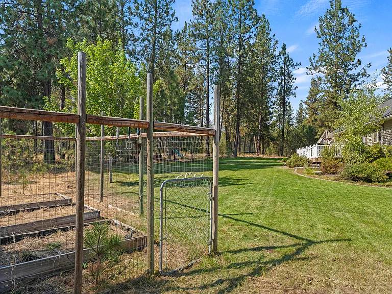 7215 W Andrus Rd — Photo 40