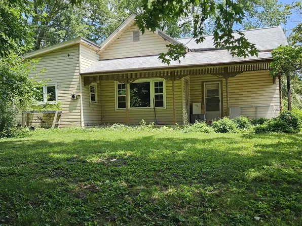 102 South St, Shirley, IN 47384