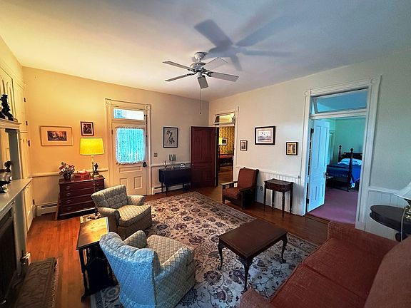 24th image of 117 Reid St