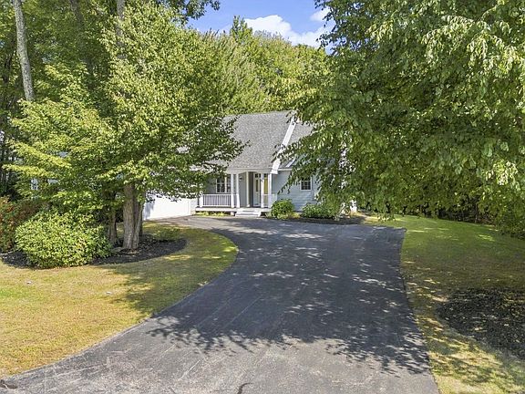 3rd image of 34 Stonewall Drive