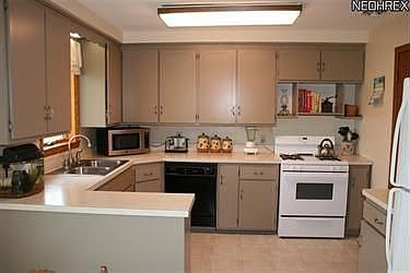 5th image of 247 W Glendale St