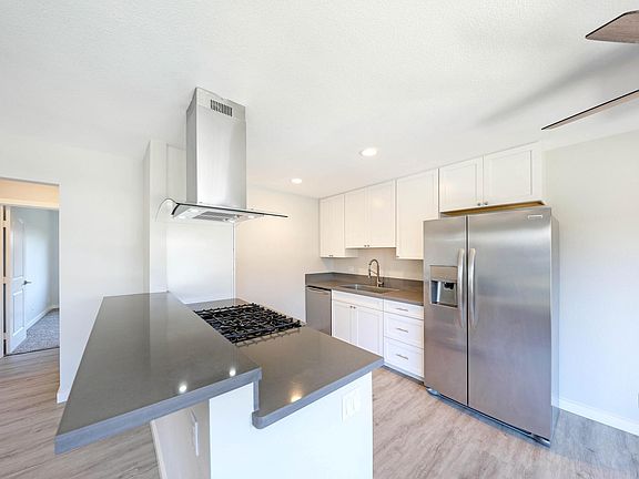 4th image of 533 W Wilson St #59