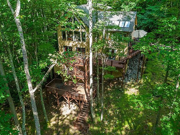 Feels Like A Treehouse! 