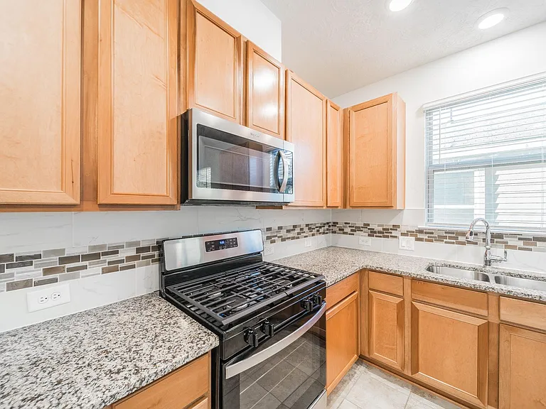 27618 Mesabe Dr — Photo 4
