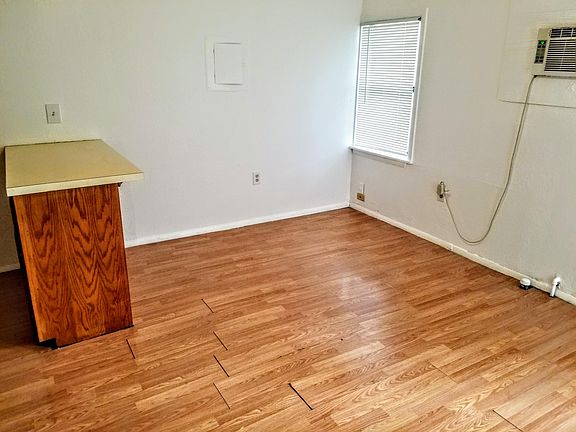 4th image of 126 E Mosier St #A