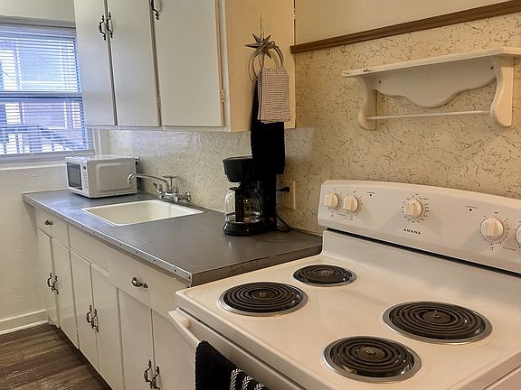 3rd image of 204 W 6th St #10552619