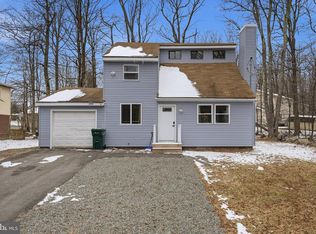 9246 Westwood Dr, Tobyhanna, PA 18466