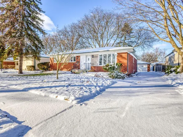 2703 Downey Dr, Troy, MI 48083
