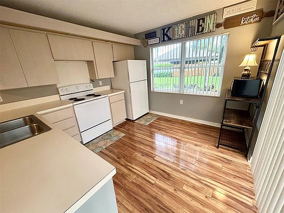 4th image of 16 Amherst Court #C