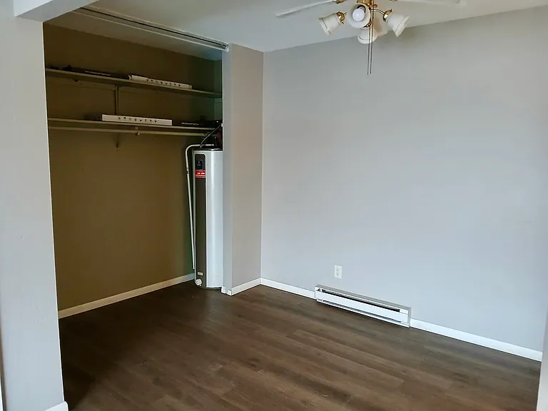 1127 College St #8 — Photo 2