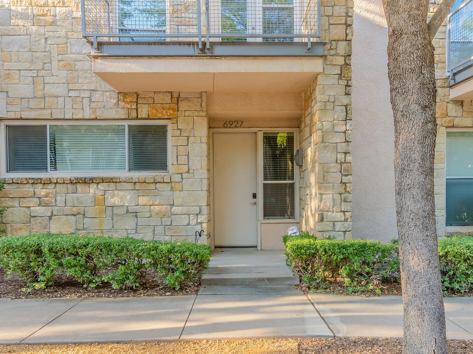 2 bed, 1800 sqft, $2,600 — Photo 3