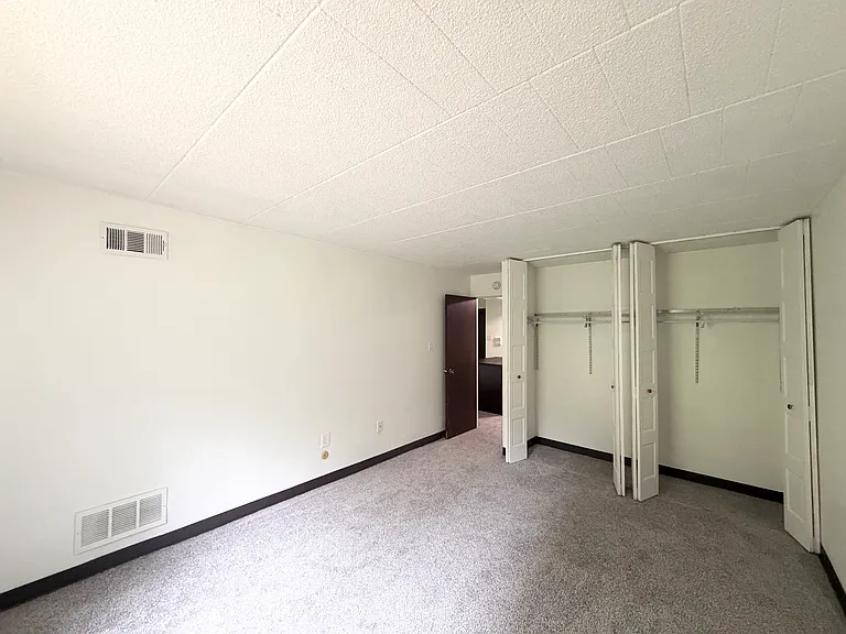 Essex House — Photo 13