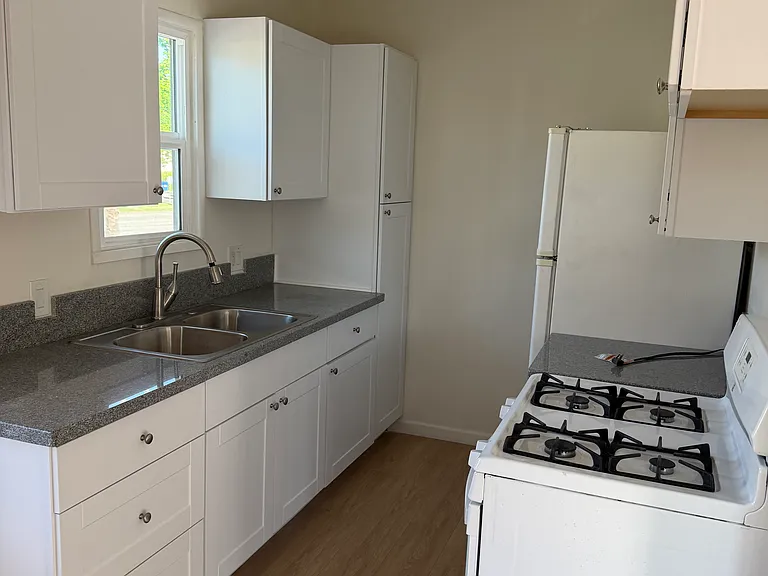 811 S Glenoaks Blvd #M — Photo 6