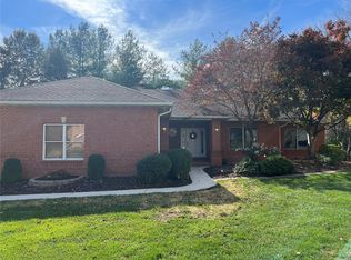 2945 Bridle Ln, Swansea, IL