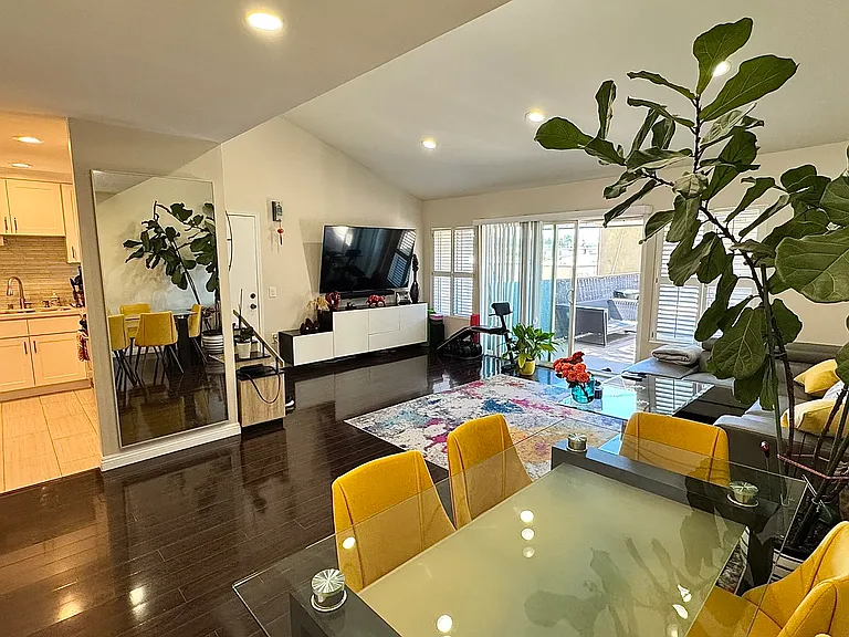 18350 Hatteras St #231 — Photo 3