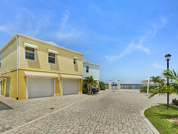 4th image of 447 NE Pier Way