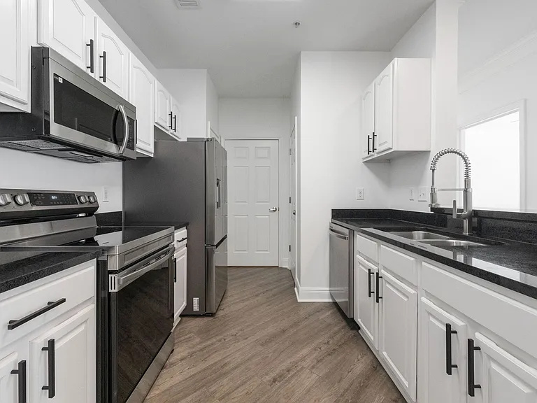 The Regent Apartment Homes — Photo 22