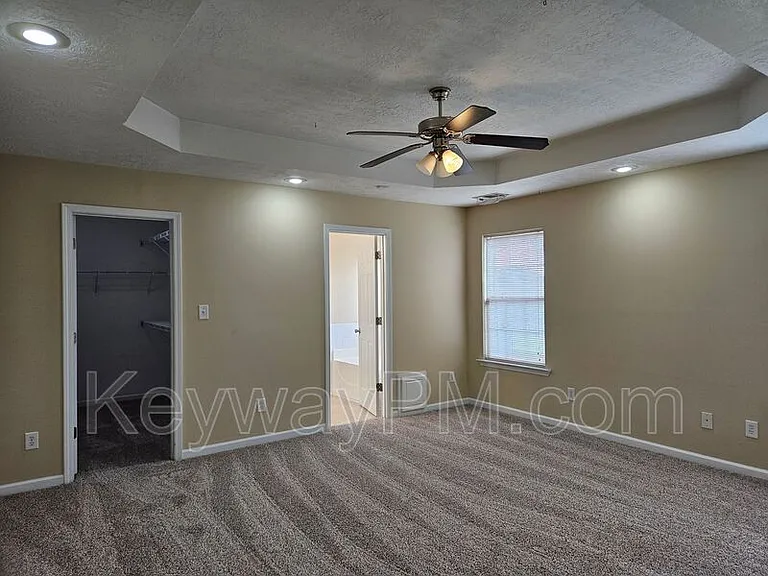 450 Lory Ln — Photo 5