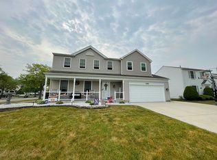 1215 Woodlake Dr, Carol Stream, IL 60188