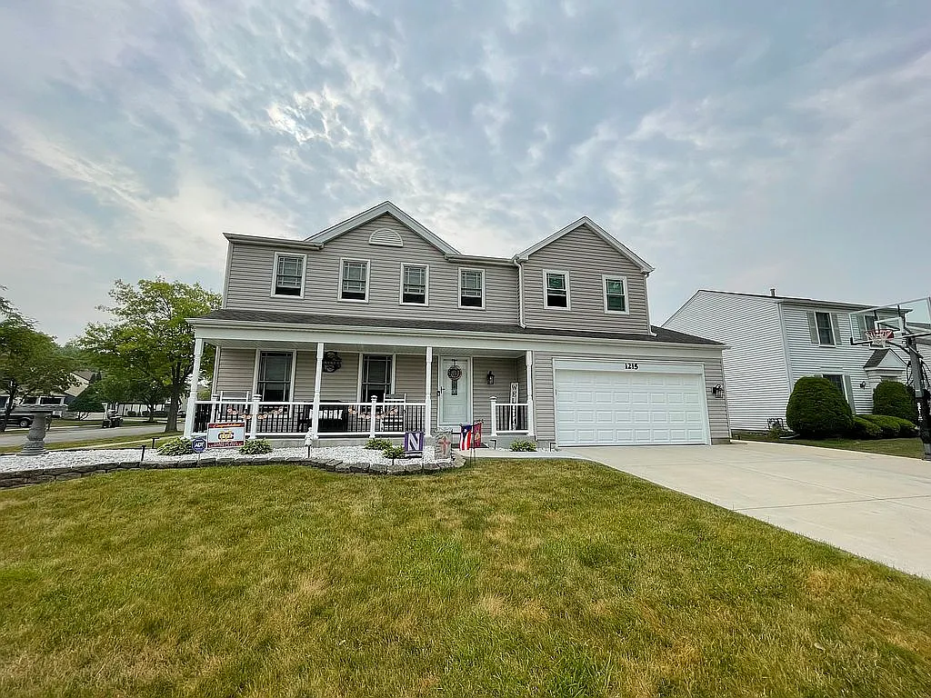 1215 Woodlake Dr photo 1