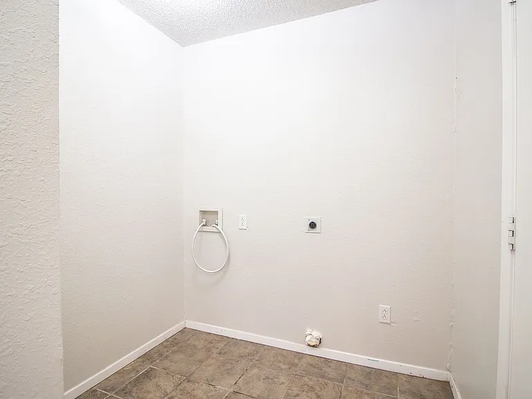 6307 24th St — Photo 3