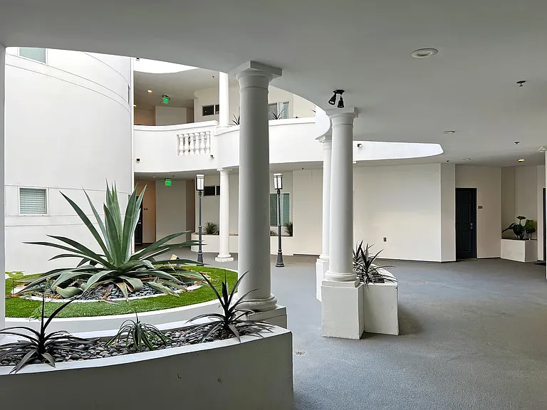 12712 Moorpark St #305 — Photo 2
