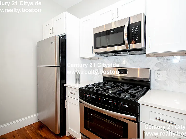 205 Marion St #3 — Photo 5