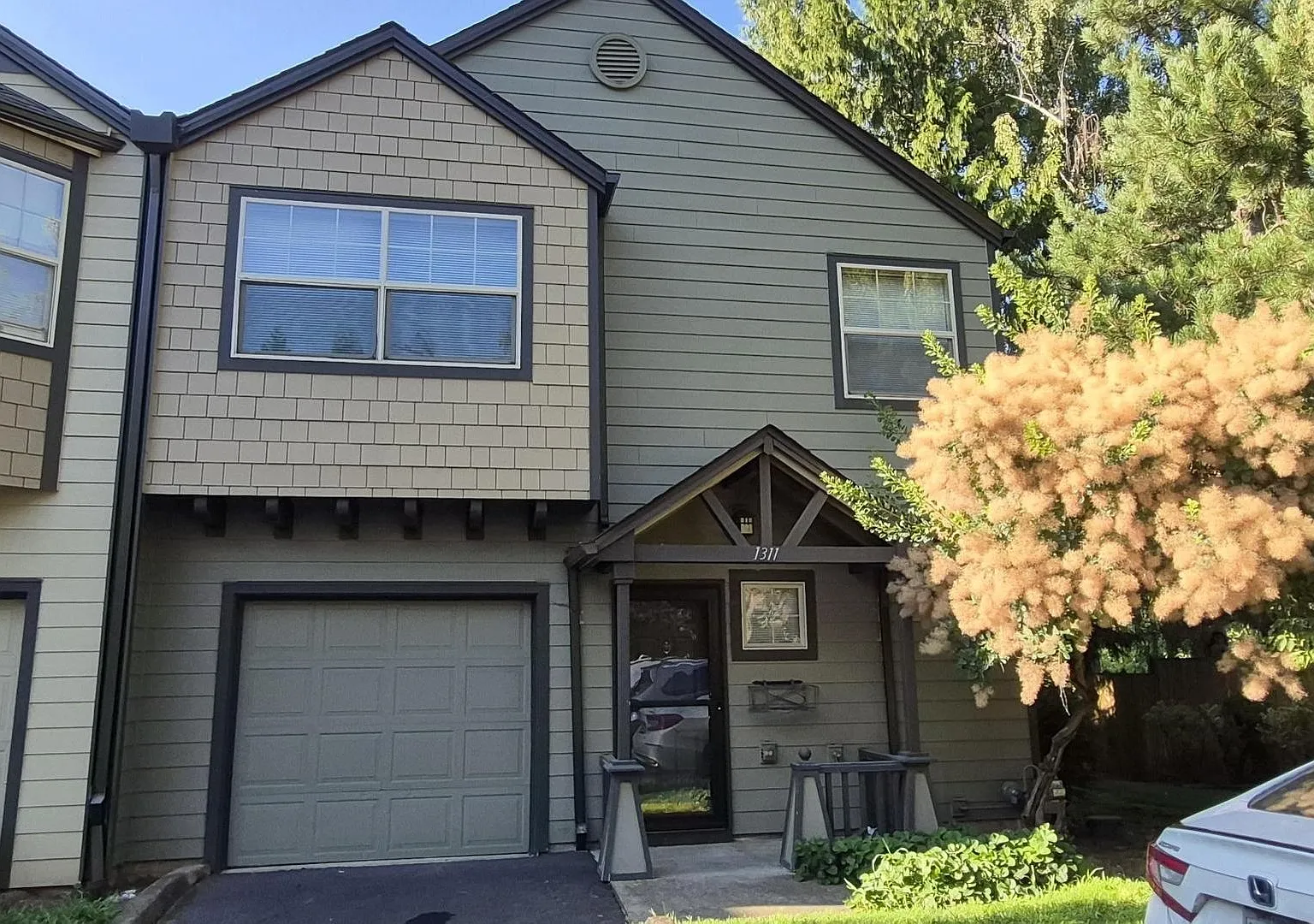 Edgefield Town Home Just steps away from McMenamins Edgefield, and Old Town Troutdale — Photo 1