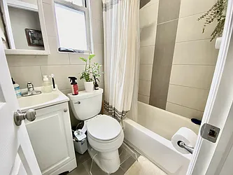 Rented by Papp Realty