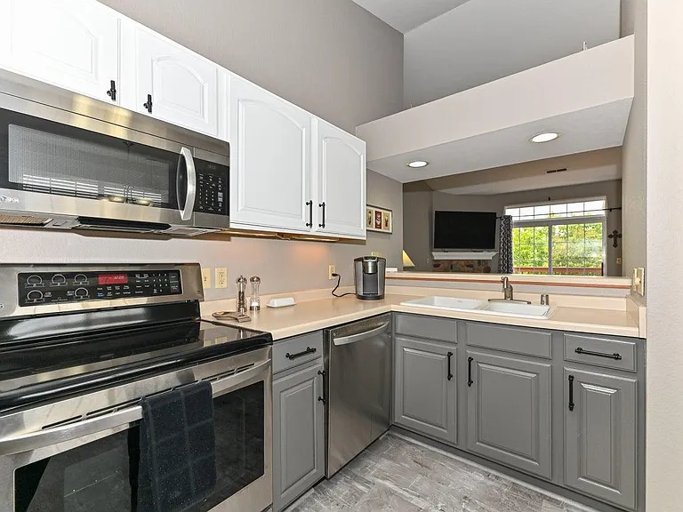 Kitchen and Appliances