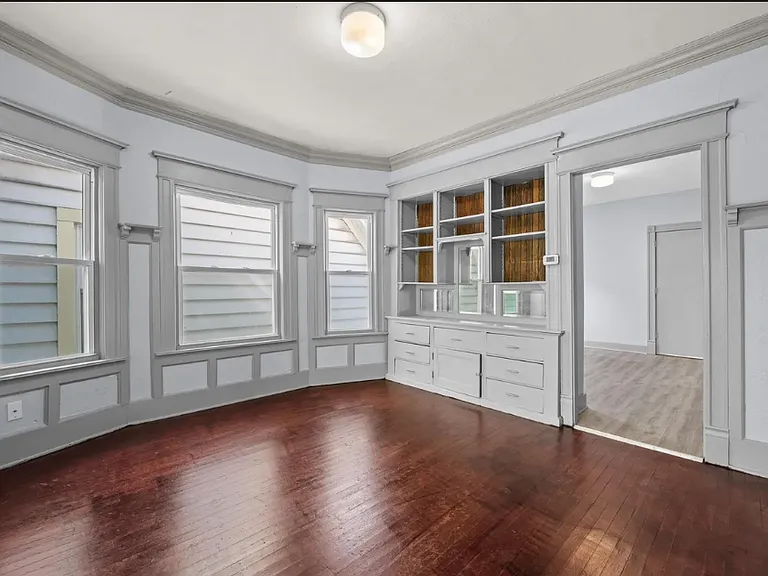 Dinning Room/Kitchen Entry