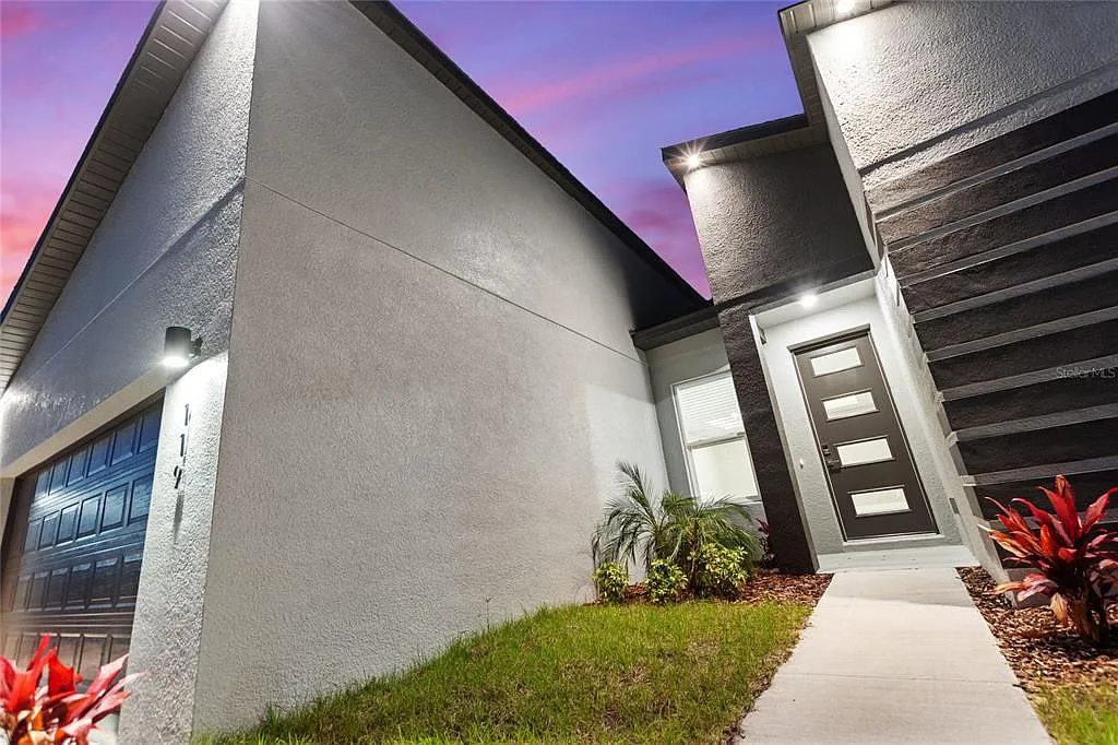 4 bed, 2.0 bath, 1670 sqft, $1,985 — Photo 4