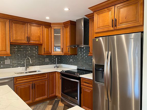3rd image of 50 Plymouth Ct APT 202B