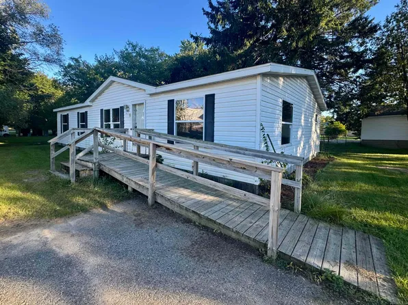 740 N Silverleaf St, Gladwin, MI 48624