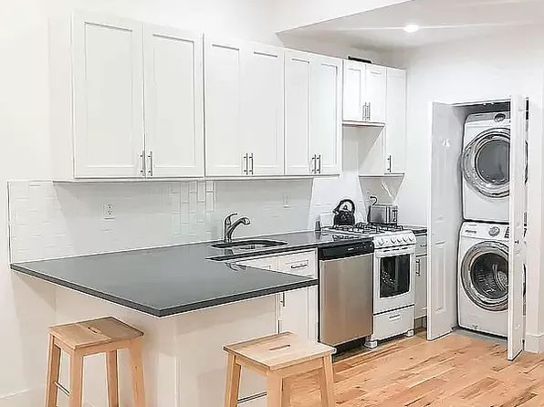 424 Hart St APT 2