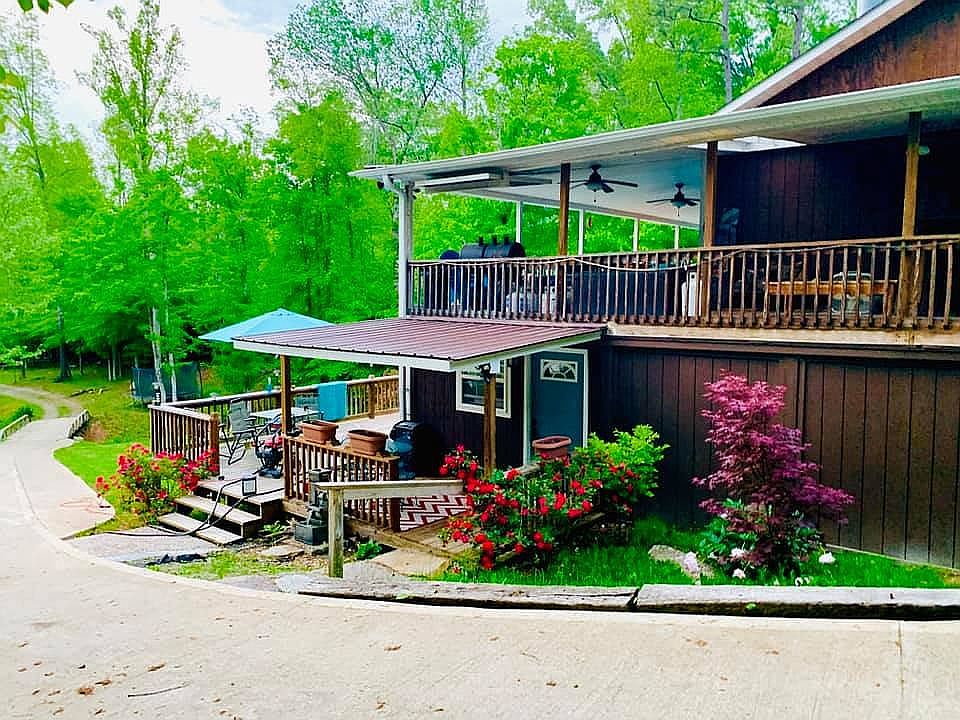 Airbnb Cedar Studio Apt.