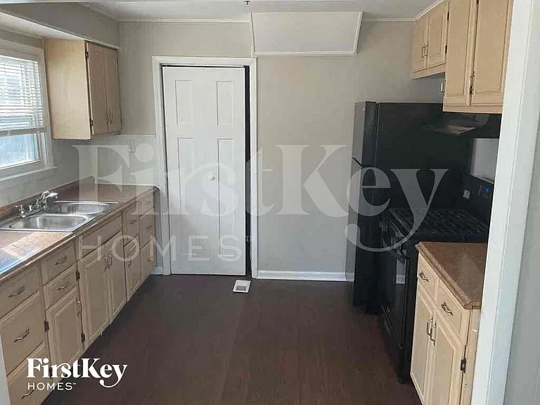 14646 Atlantic Ave — Photo 5
