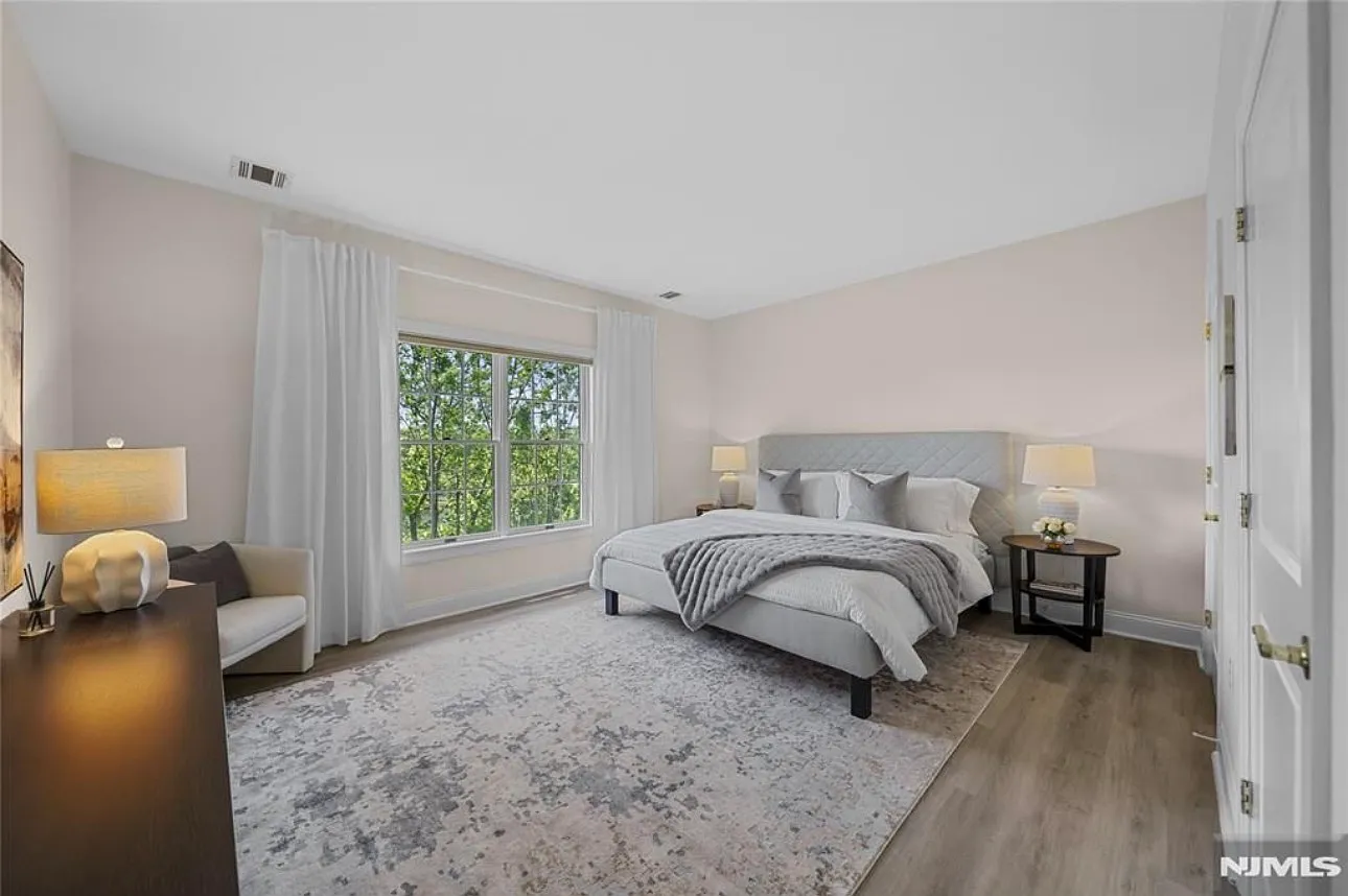 2 bed, 1288 sqft, $3,600 — Photo 3