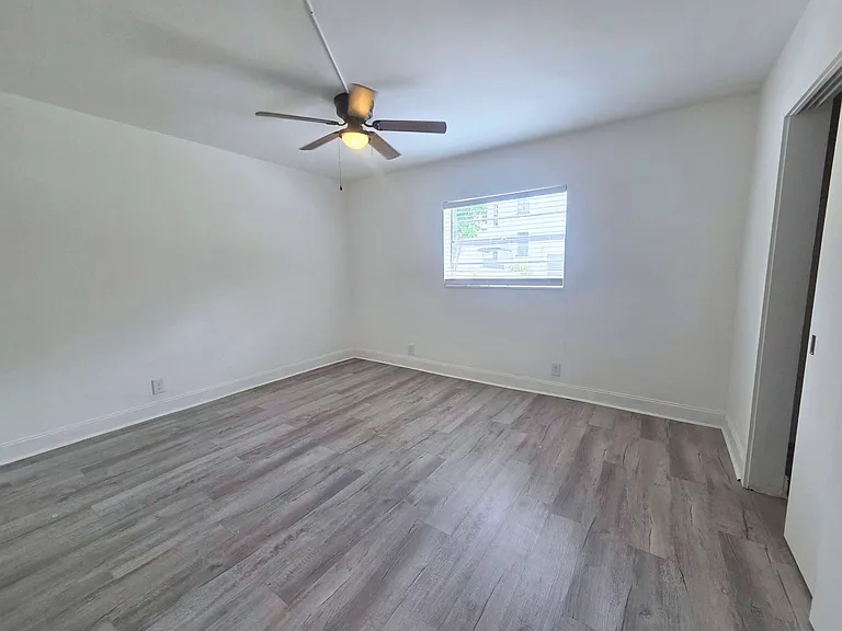 1300 Northeast 3rd Street — Photo 8