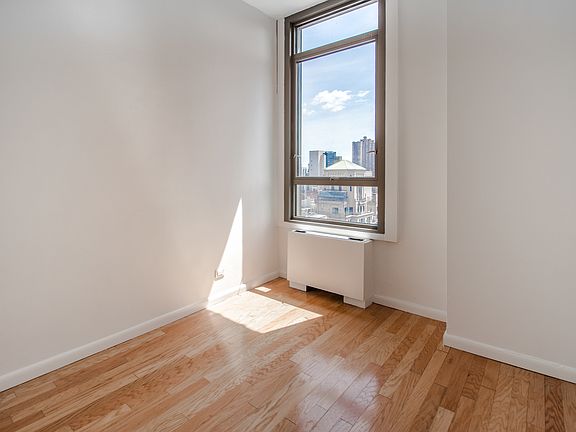 5th image of 4 Park Ave APT 21E