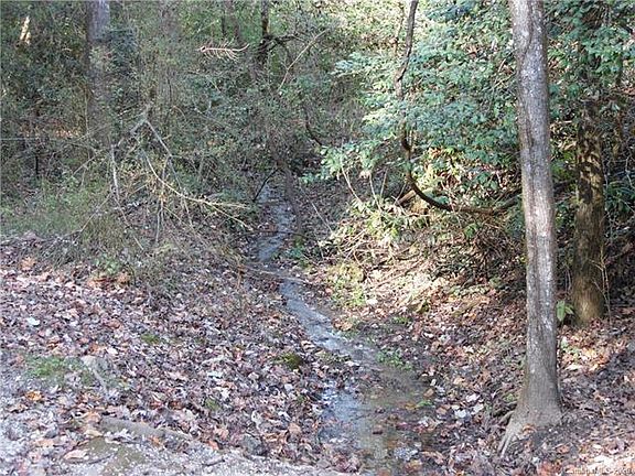 5th image of 133 Geneva Dr