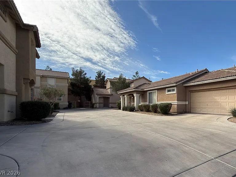 1477 Summer Glow Ave — Photo 3