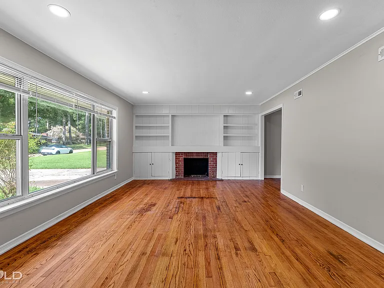 406 Monrovia St — Photo 9